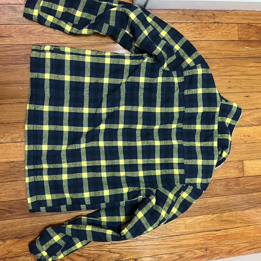 Beautiful Giant sweater - Picture 5 of 5